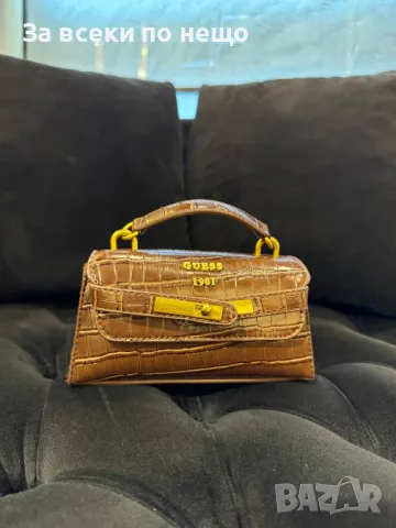 Дамска чанта Guess - 6 налични цвята Код D852, снимка 6 - Чанти - 47175346