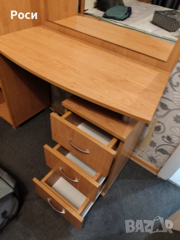 Трикрилен гардероб 150х200 см., цвят медна елша с крем, снимка 11 - Гардероби - 52857763