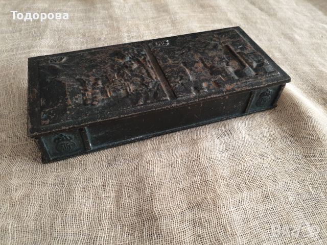 Стара метална чугунунена релефна лята  кутия, снимка 1 - Антикварни и старинни предмети - 45495067