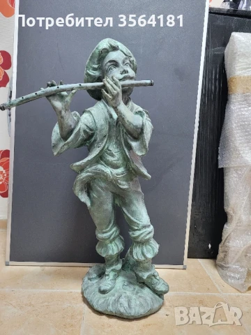 Бронзова статуя "Момчето с флейтата", снимка 1