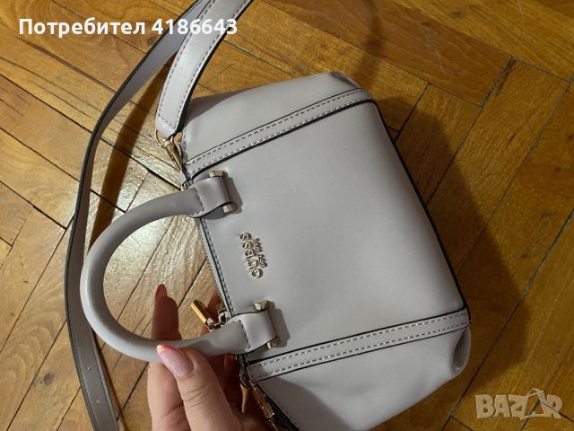 Чанта Guess и Valentino  , снимка 4 - Чанти - 46790321