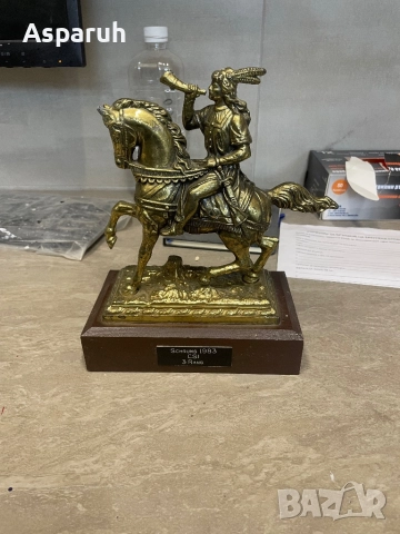 Стара бронзова фигура