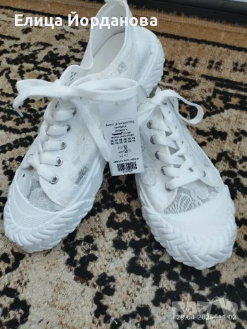 нови дамски обувки с мрежа