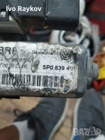 Стъклоповдигач Seat Altea 1.6i ,Rear Left Window Motor 5P0 839 401, снимка 6 - Части - 51007394