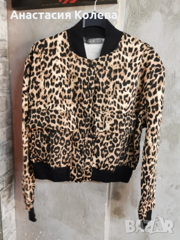 Късо якенце леопард с апликация на гърба, снимка 2 - Якета - 52680822