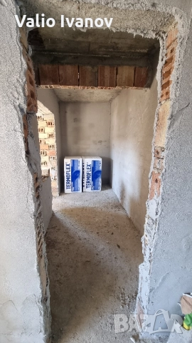 Продавам парцел с монолитна тухлена къща на 2 етажа в с.Яребична , снимка 12 - Вили - 49741419