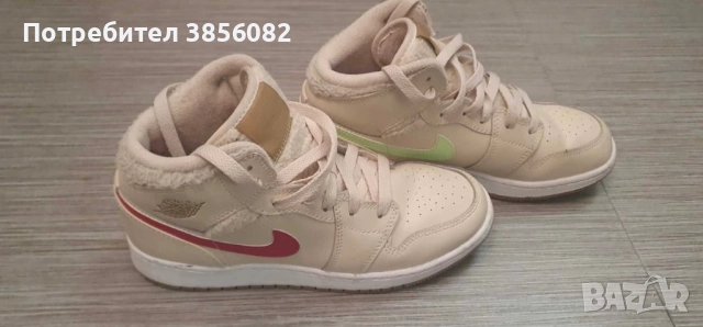 Дамски маратонки Nike Air Jordan 1 Mid GS Fleece Pearl White номер 38,5, снимка 5 - Маратонки - 52774991