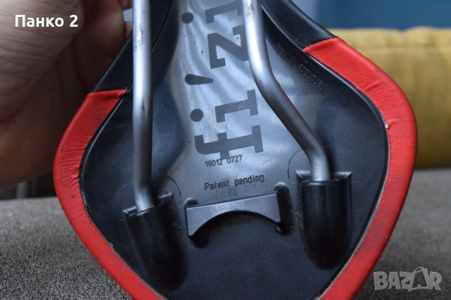 Седалка Fizik Antares Червена, снимка 6 - Аксесоари за велосипеди - 52546870