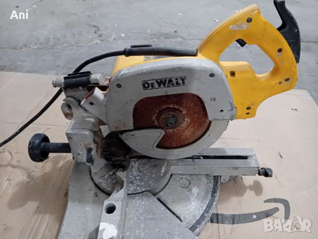 Циркуляр пендула - Dewalt 110 V / 1200 W, снимка 2 - Циркуляри - 46138598