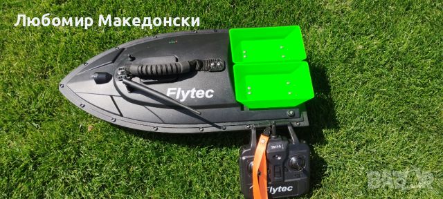 Лодка за захранка FLYTEC, снимка 1 - Стръв и захранки - 45480658