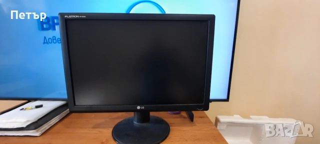 Монитор LG 19, снимка 3 - Монитори - 53311231