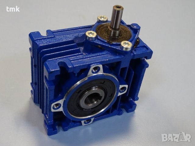 Червячен редуктор MOTOVARIO NRV030 worm gear reducer i:7.5, снимка 8 - Резервни части за машини - 45337949