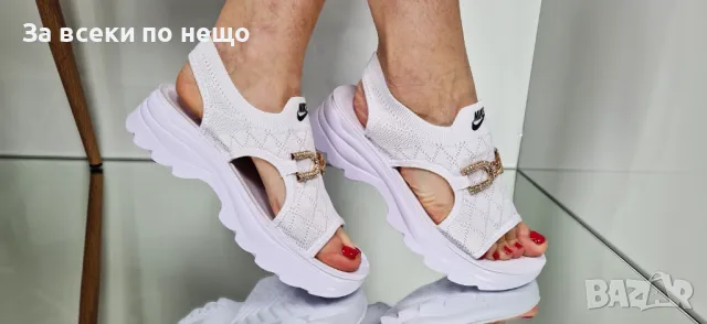 Nike Дамски Бели Сандали С Метален Акцент Найк Код P595