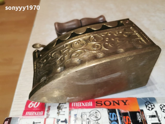 медна ютия-антика 2601261627, снимка 2 - Антикварни и старинни предмети - 53233200