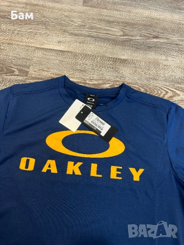 Оригинална мъжка тениска Oakley размер С-Уголемена,пасва и за М, снимка 2 - Тениски - 53850412