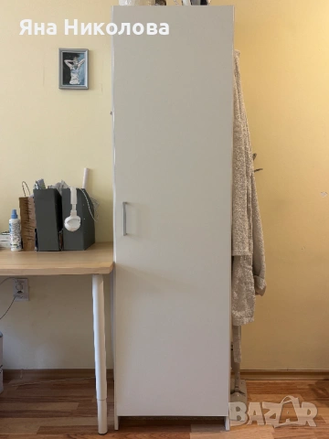 Еднокрилен гардероб