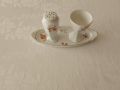 Комплект солница и чашка за яйце порцелан Чехословакия , снимка 1 - Антикварни и старинни предмети - 45180635