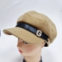 Елегантна дамска шапка тип фуражка с декоративна лента и метално лого., снимка 1