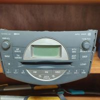 оригинален CD player за Тойота РАВ4, снимка 1 - Части - 45157035