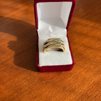 Златен масивен пръстен, снимка 1 - Пръстени - 45002226