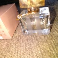 Шише от парфюм заедно с кутията на парфюма Гучи оригинални, снимка 2 - Дамски парфюми - 45222768