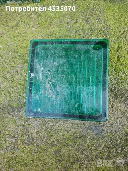 употребявана стъклена плочка в зелен цвят, снимка 1