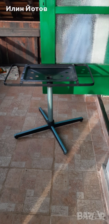 Метална маса за телевизор, снимка 1