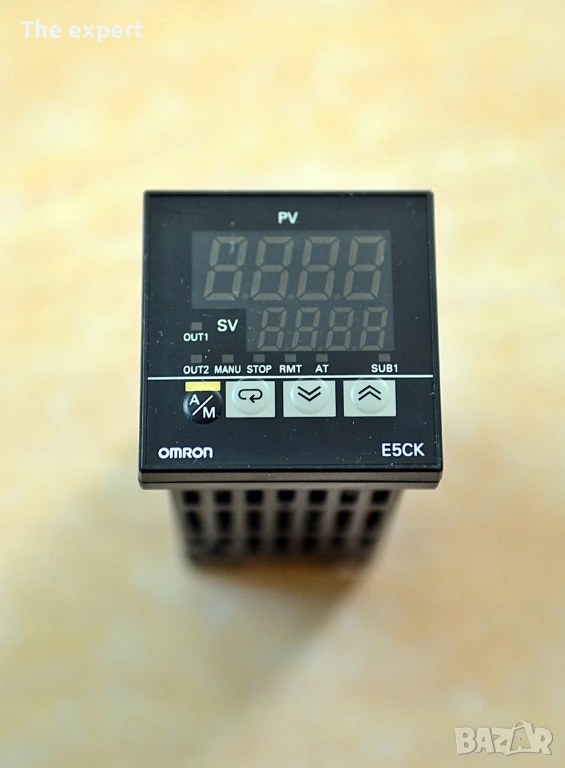 Omron Цифров температурен контролер E5CK-AA1, снимка 1