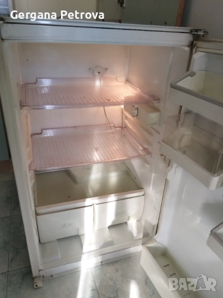 Хладилник за вграждане Ariston 160 л, снимка 1