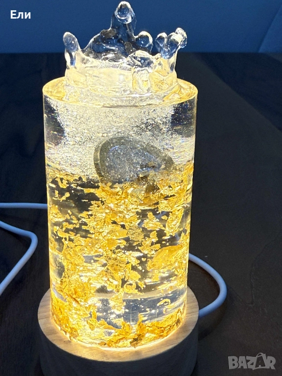 Авангардна декоративна лампа с монета от 1 лев във водата, снимка 1