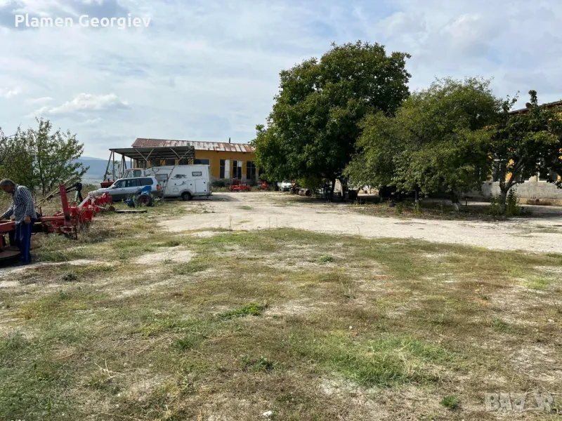 Продавам Стопански двор, снимка 1
