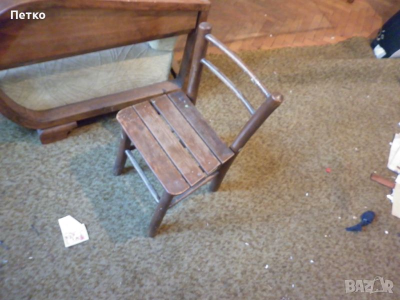 Старо дървено  столче  прочети описание, снимка 1