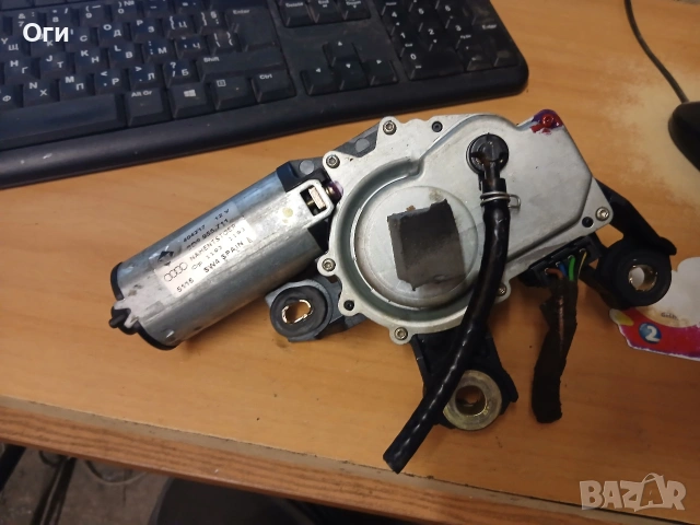 Моторче задна чистачка за Ауди А4 В5 8D9 955 711, снимка 2 - Части - 53690824