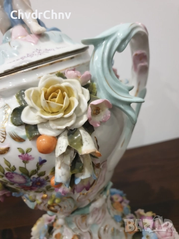 Sitzendorf фигурална ваза с капак 40см/стара Зицендорф порцеланова урна с цветя и ангелче-херувим, снимка 12 - Антикварни и старинни предмети - 52725444