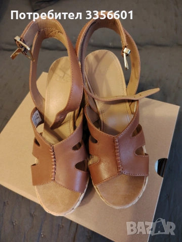 Сандали на платформа UGG