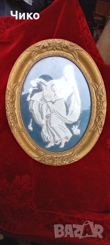 Стара дървена рамка със орнаменти