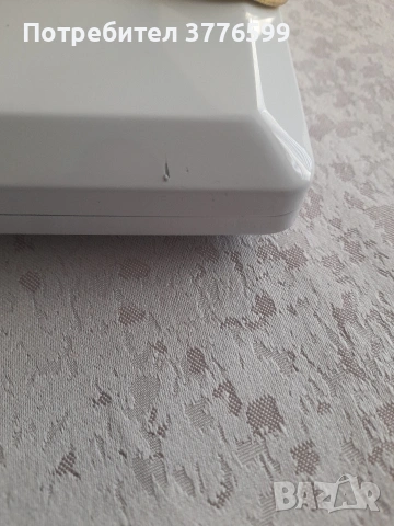 Бял метален клъч от Kilian Paris, снимка 3 - Чанти - 53650444