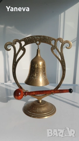 Vintage, месингов , настолен гонг  с камбана и дървена палка ,чукче. , снимка 2 - Декорация за дома - 53990284