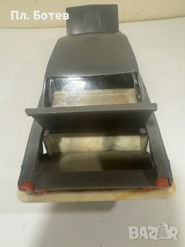 Стара пластмасова количка Волга, снимка 4 - Антикварни и старинни предмети - 51406138