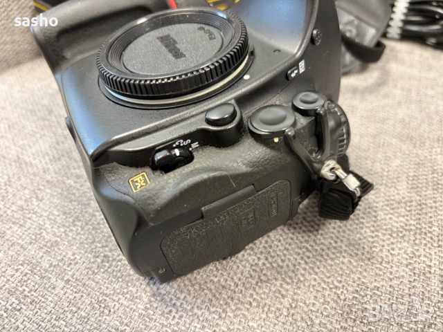 Nikon D700 с две батерии и увеличително стъкло DK-17M, снимка 7 - Фотоапарати - 53611385