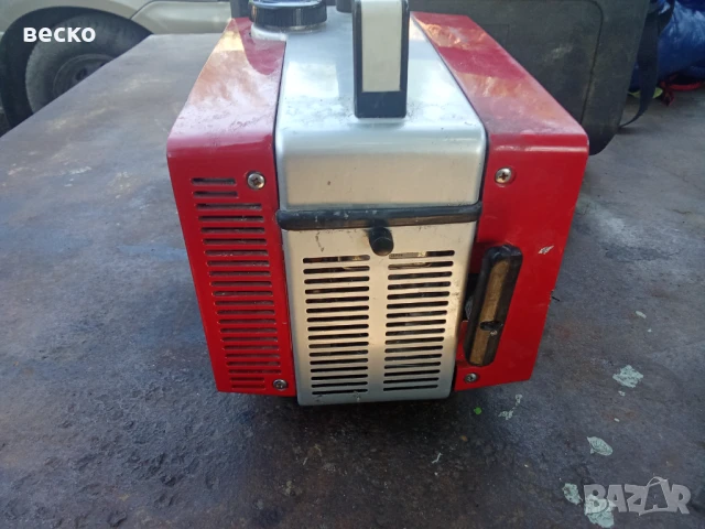 Малък портативен генератор honda, снимка 8 - Стяги - 51225997