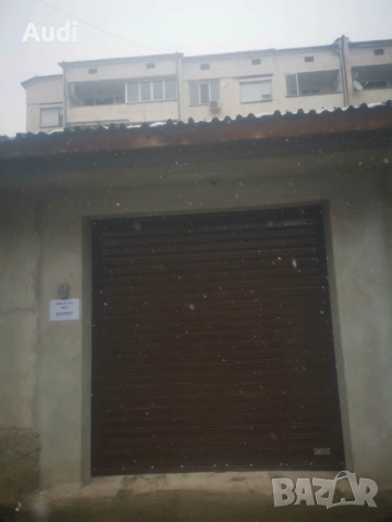 Собственик продавам масивен тухлен гараж с височина 4 метра кв. Зоната над PRAKTIKER Монтирана елект, снимка 9 - Гаражи и паркоместа - 53980974