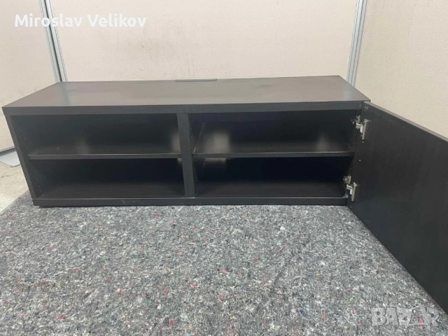 Тв шкаф в много добро състояние 