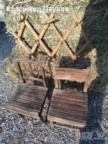 Две ретро дървени столчета и закачалка ., снимка 1 - Градински мебели, декорация  - 45738919