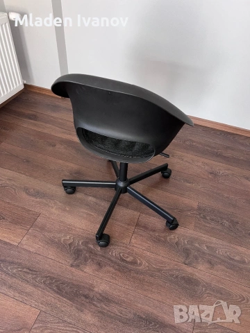 Продавам малък офис стол IKEA - ELDBERGET/MALSKAR, снимка 2 - Столове - 53397542