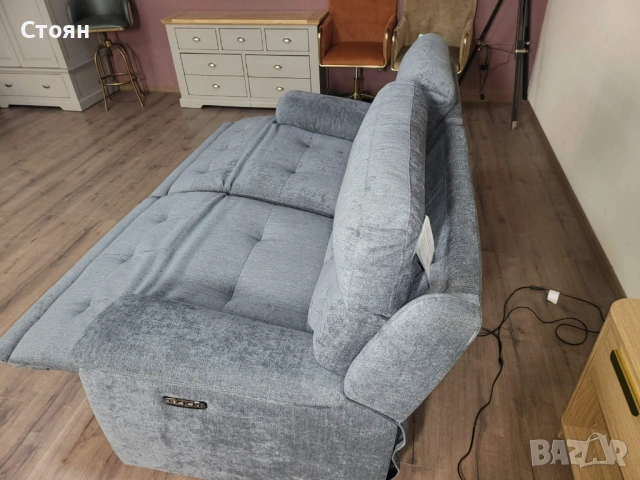 Сив диван тройка от плат с електрически релаксиращ механизъм, снимка 2 - Дивани и мека мебел - 53719996