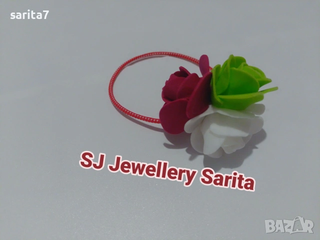 Гривна мартеница с рози от фоам с цветовете на Българското знаме 