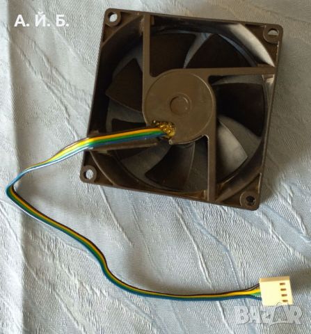 Вентилатор за процесор и кутия, дъно 4-pin, 8 cm, Intel stock, снимка 2 - Други - 45539238