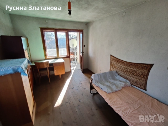 Продава триетажна масивна къща в с.Челопеч с голям двор и лице на две улици, снимка 6 - Къщи - 53959949