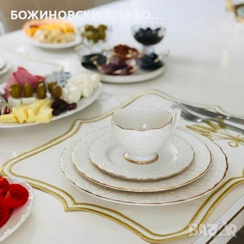 Порцеланов сервиз с релефен орнамент и златен кант - 24 части